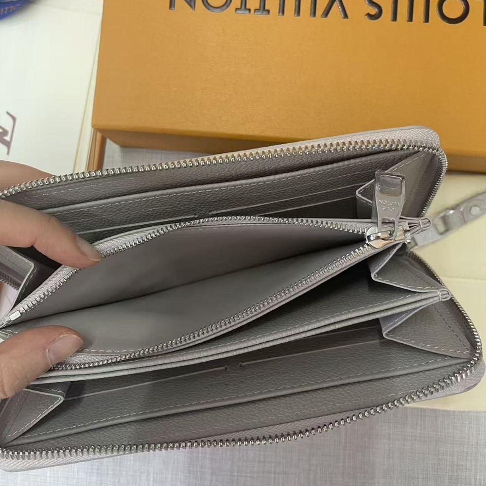 Louis Vuitton Monogram Zippy Wallet - Picture 7 of 11
